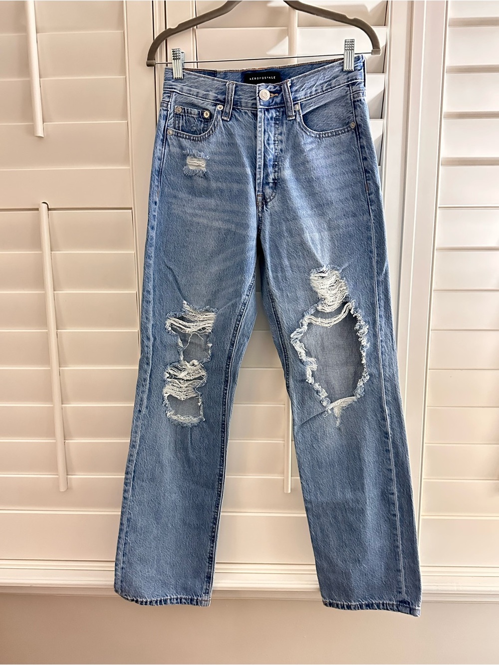 Aeropostale Light Blue Distressed Straight Leg Jeans size 2